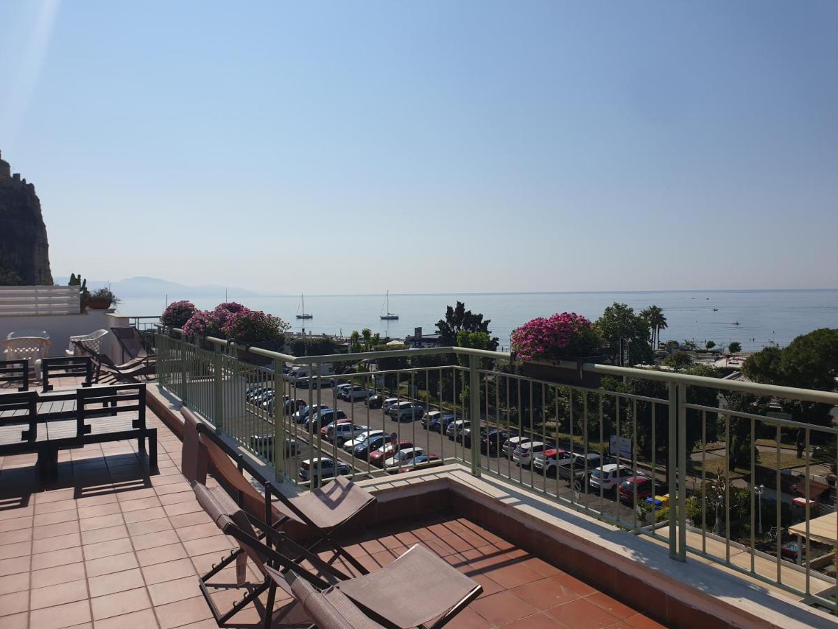Reale Apartments Terracina Eksteriør billede